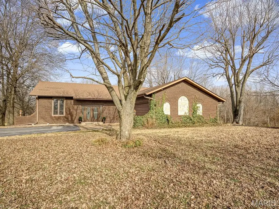 5089 Indian Hills Drive, Edwardsville, IL 62025 - Image #3