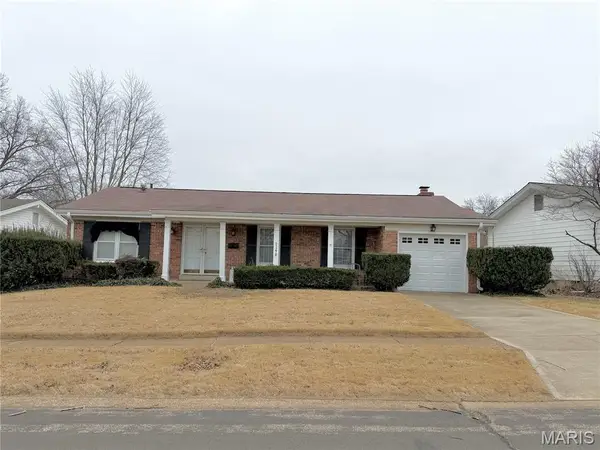 1370 Willowbrook Drive, Florissant, MO 63033
