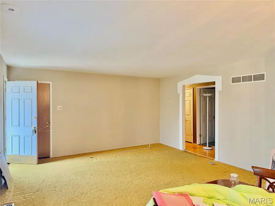 1370 Willowbrook Drive, Florissant, MO 63033 - Image #2