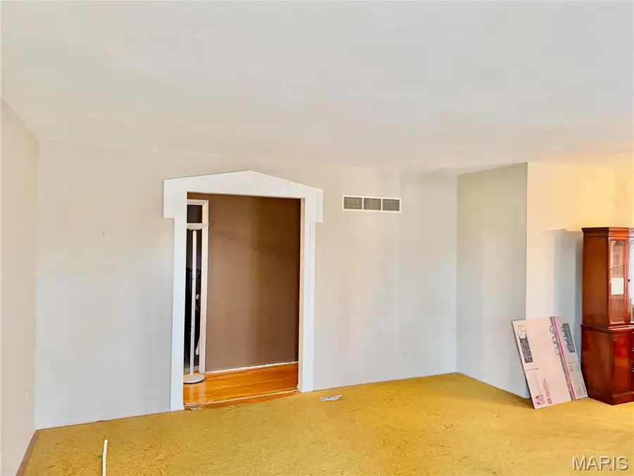 1370 Willowbrook Drive, Florissant, MO 63033 - Image #3