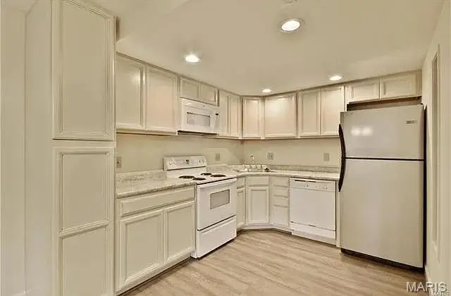 1410 Heritage Landing #105, Saint Charles, MO 63303 - Image #1