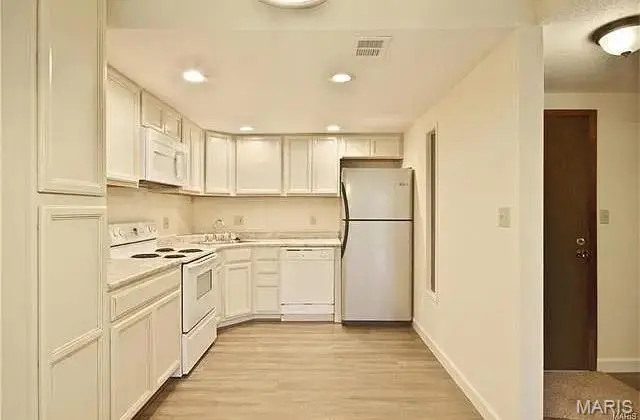 1410 Heritage Landing #105, Saint Charles, MO 63303 - Image #2