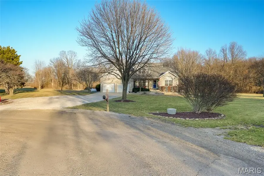 24 Meadow Woods Court, Edwardsville, IL 62025 - Image #3