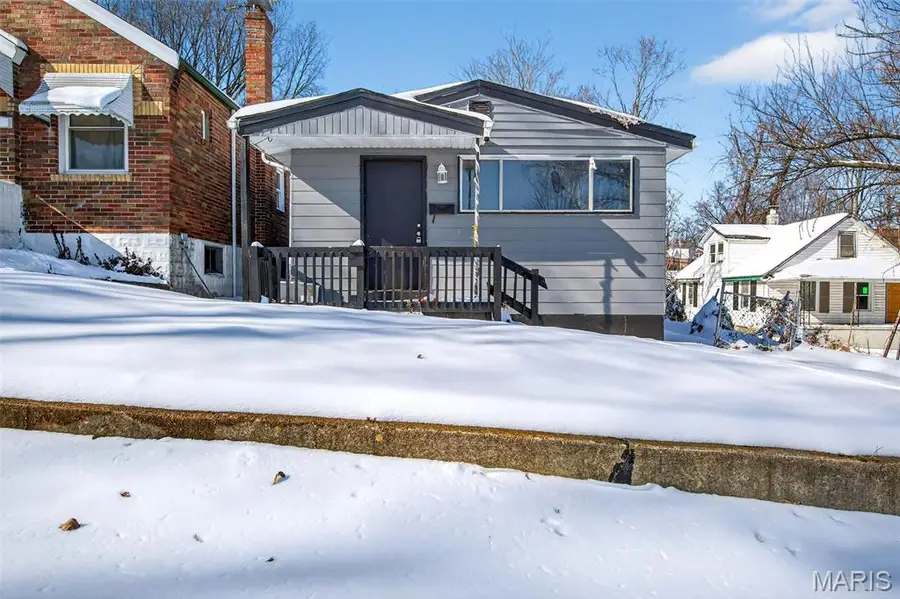 4211 Ravenwood Avenue, Saint Louis, MO 63121 - #3