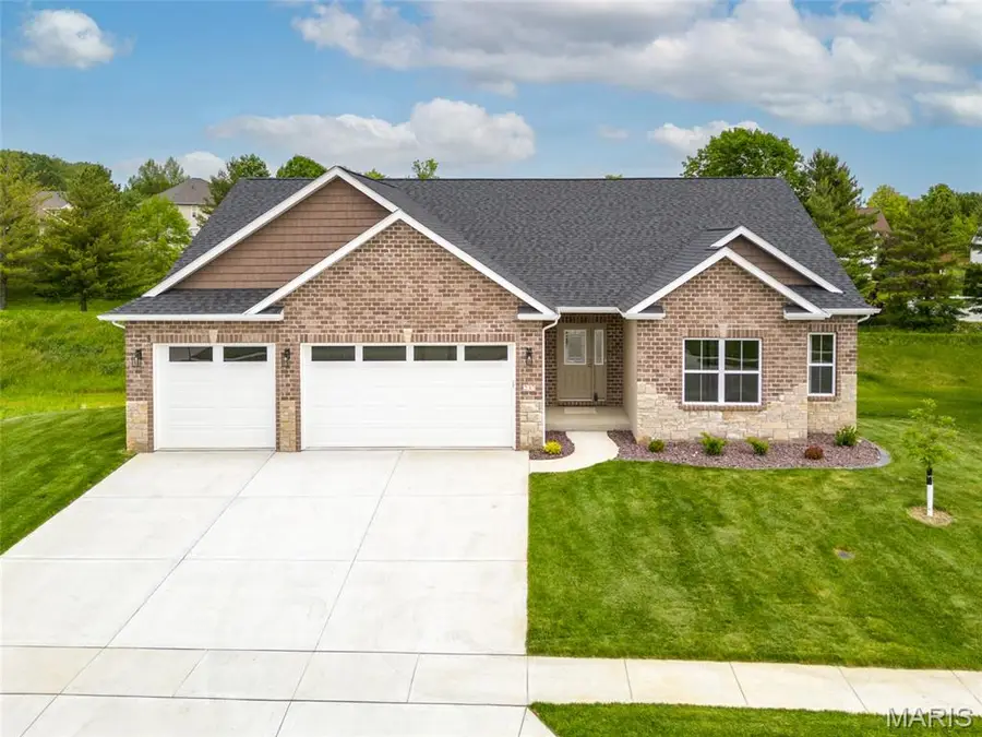 237 Meridian Oaks Drive, Glen Carbon, IL 62034 - Image #2