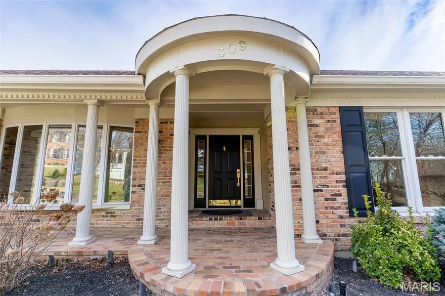 309 Greenbriar Estates Drive, Des Peres, MO 63122 - Image #3