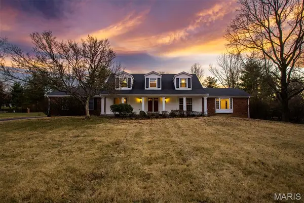 23 Williamsburg Road, Creve Coeur, MO 63141
