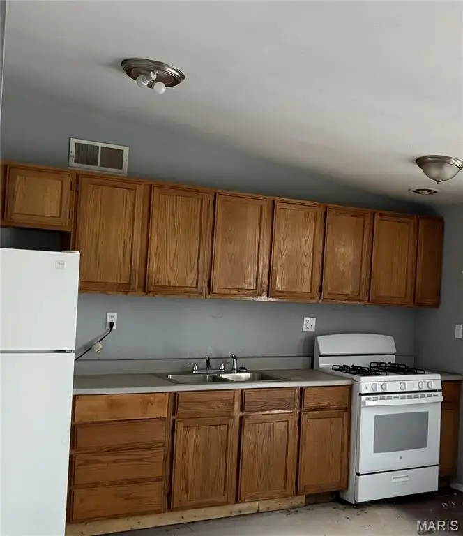 2740 Holiday Hill Drive, Florissant, MO 63033 - Image #2