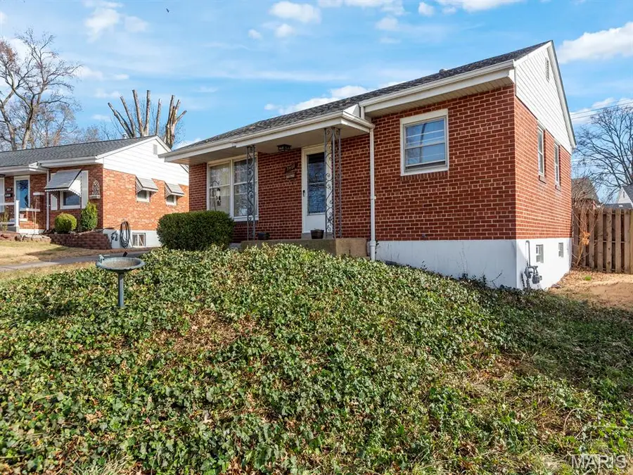 7408 Ray Avenue, Saint Louis, MO 63116 - Image #2