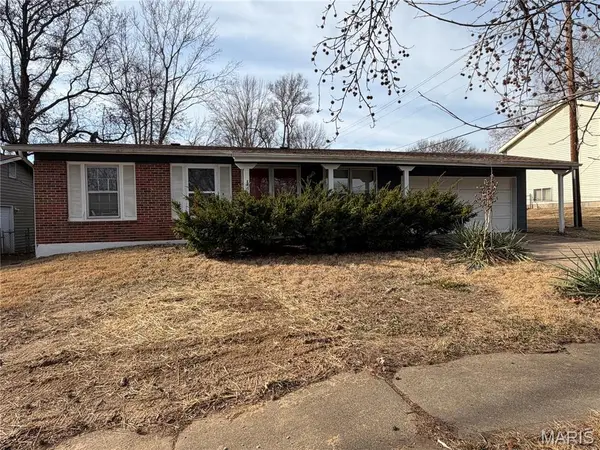 11835 El Camara Drive, Florissant, MO 63033