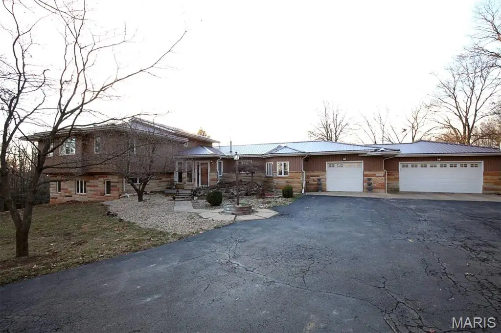 2415 Zent Drive, Vandalia, IL 62471 - Image #1