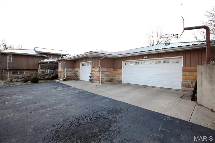 2415 Zent Drive, Vandalia, IL 62471 - Image #3