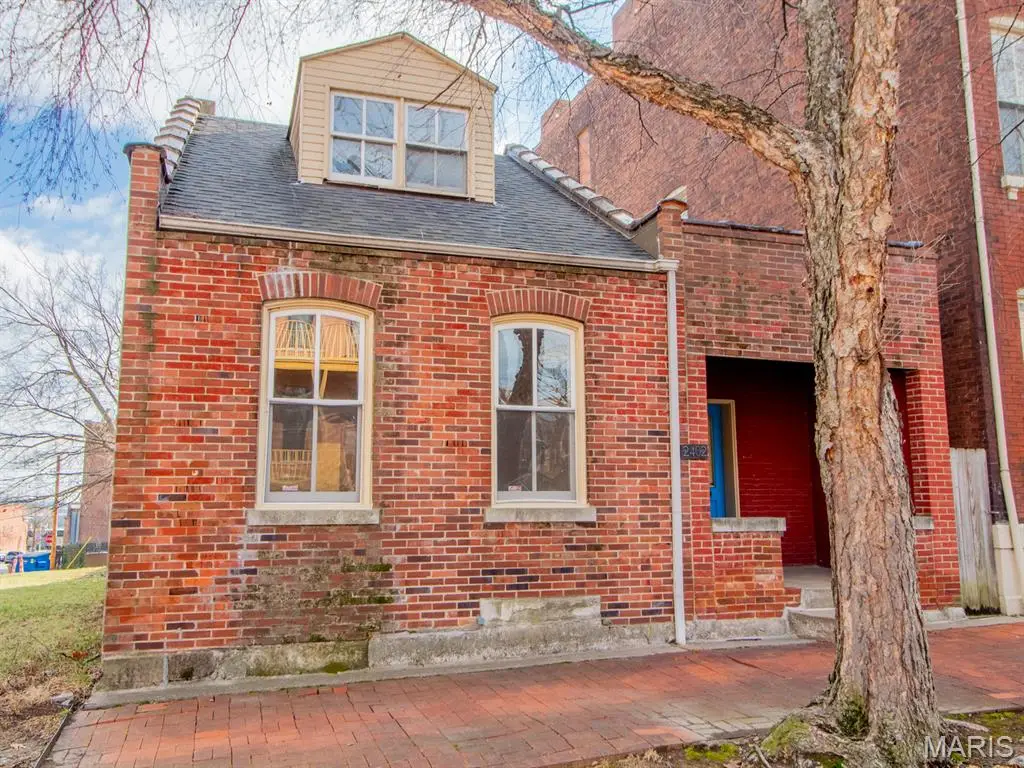 2402 S 10th Street, Saint Louis, MO 63104 - Image #1