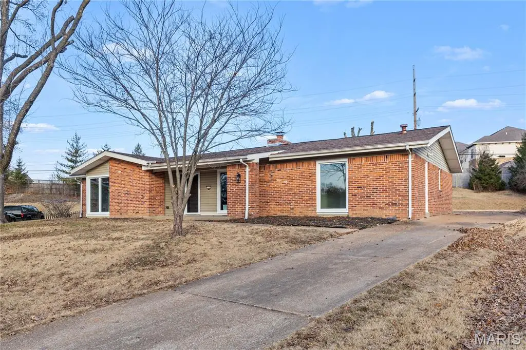 7 Chevington Court, Ballwin, MO 63011 - Image #1