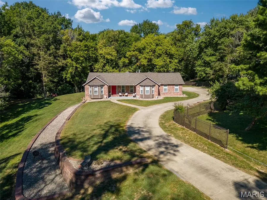 109 Kingsbrooke Boulevard, Glen Carbon, IL 62034 - Image #2