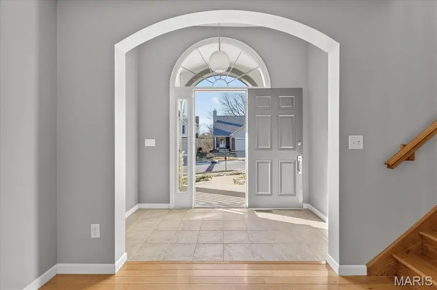 7192 Tournament Drive, Oakville, MO 63129 - Image #2