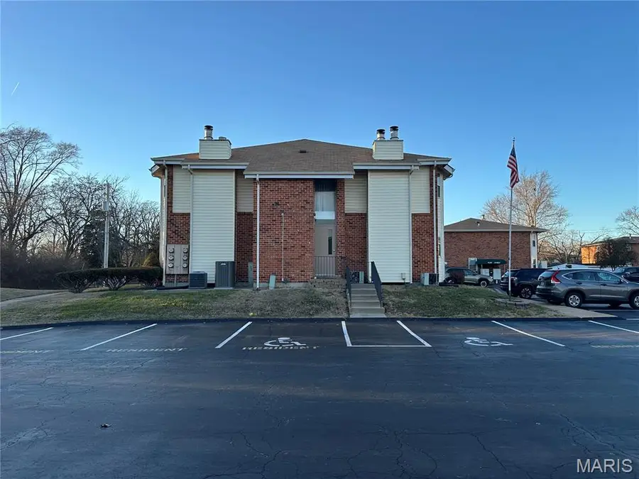702 Materdie Lane #C, Florissant, MO 63031 - Image #2