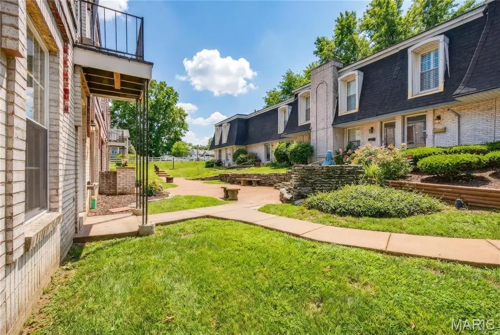 4392 Chateau De Ville Drive #A, Saint Louis, MO 63129 - Image #1