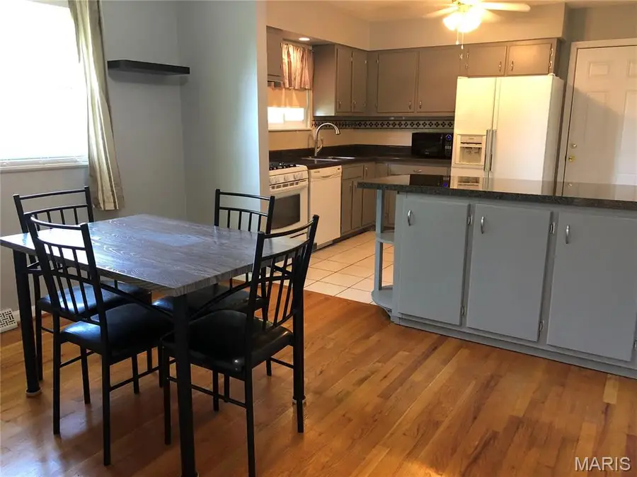 1221 South Drive, Saint Charles, MO 63303 - Image #2