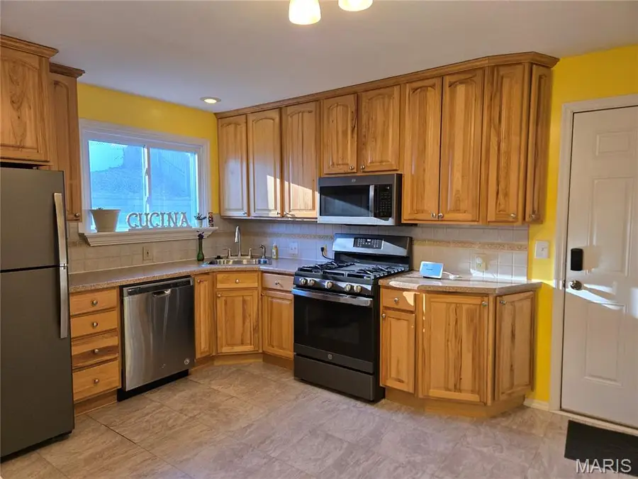 11706 Holly Springs Drive, Saint Louis, MO 63146 - Image #3