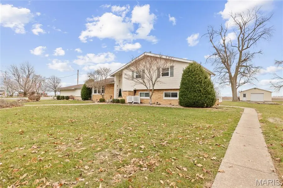 206 N Oak Street, Raymond, IL 62560 - Image #2
