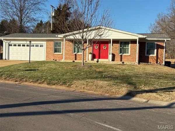 9525 Caravan Drive, St Louis, MO 63126