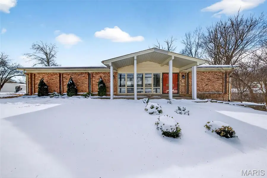 5576 Viewpoint Lane, Saint Louis, MO 63128 - Image #2