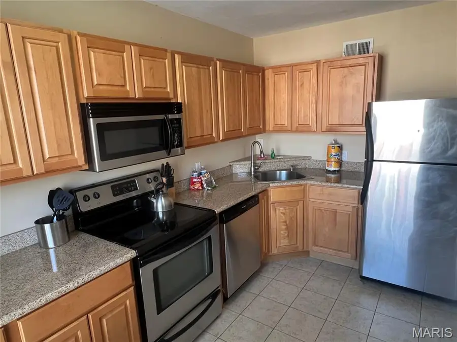 8110 Roxburgh Drive, Clayton, MO 63105 - #2