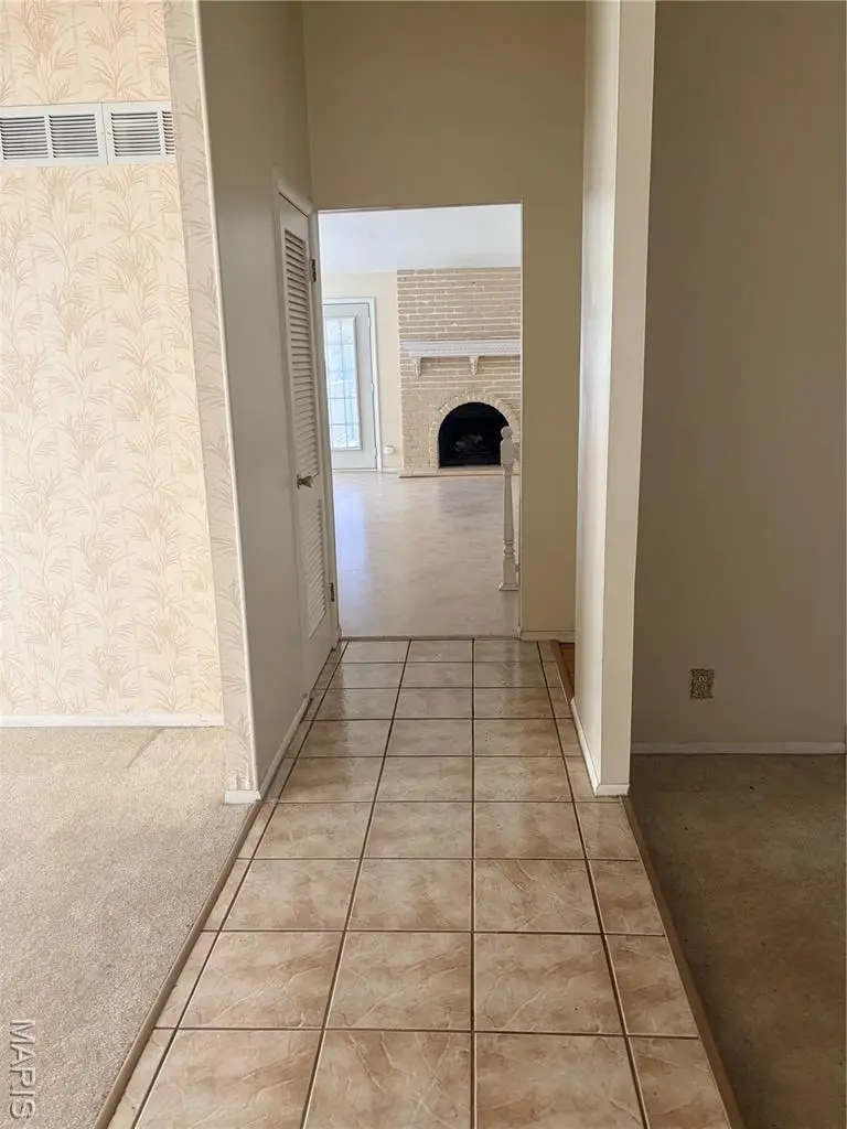 5172 Trailbend Drive, Florissant, MO 63033 - Image #2