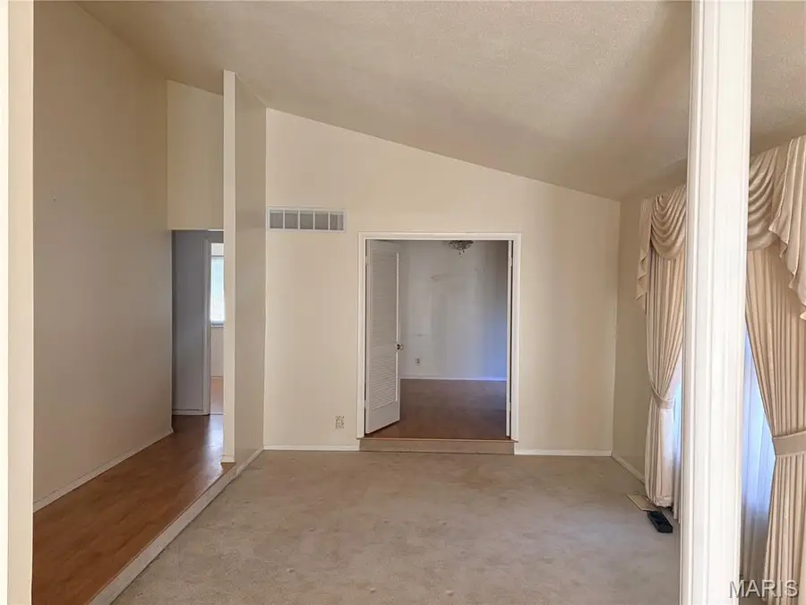 5172 Trailbend Drive, Florissant, MO 63033 - Image #3