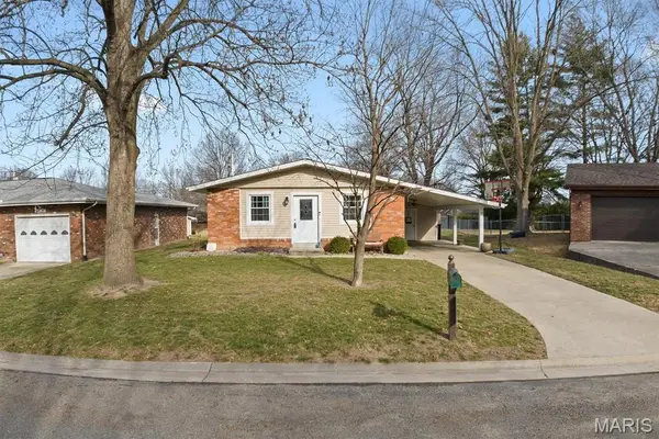 35 Cardinal Lane, Highland, IL 62249