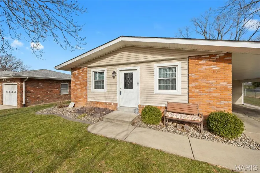 35 Cardinal Lane, Highland, IL 62249 - Image #2