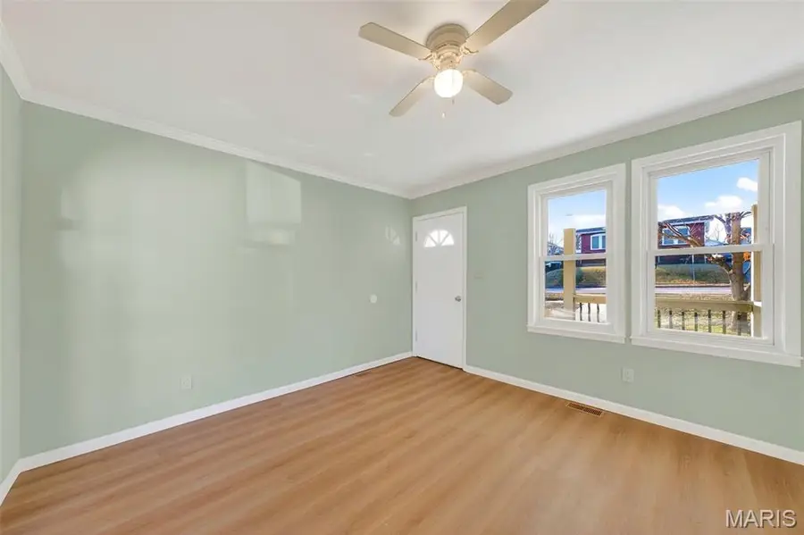 8965 Tudor Avenue, Saint Louis, MO 63114 - Image #2