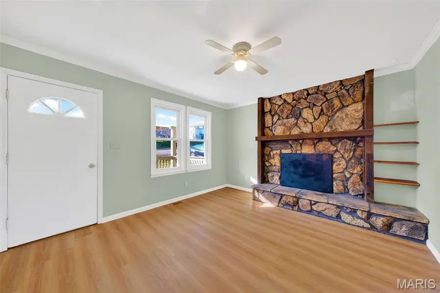 8965 Tudor Avenue, Saint Louis, MO 63114 - Image #3