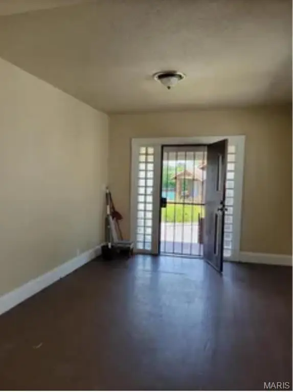 6709 Stratford Avenue, Saint Louis, MO 63121 - Image #2