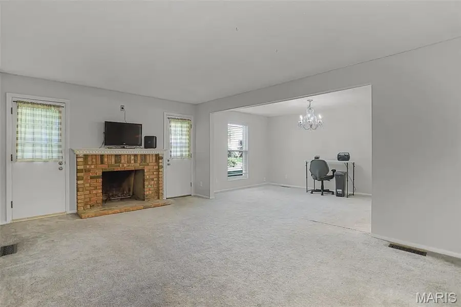 10381 Oxford Hill Drive #6, Saint Louis, MO 63146 - #3