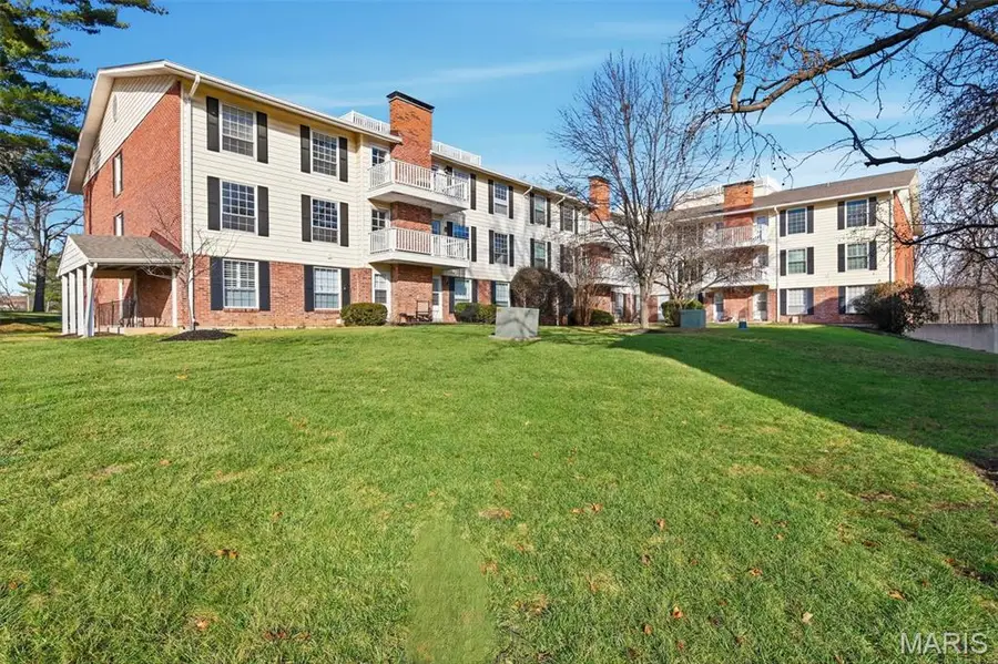 1511 Hampton Hall Drive #14, Chesterfield, MO 63017 - Image #2