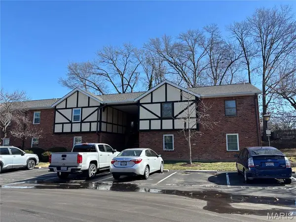 1056 Cedargate Drive, St Louis, MO 63122