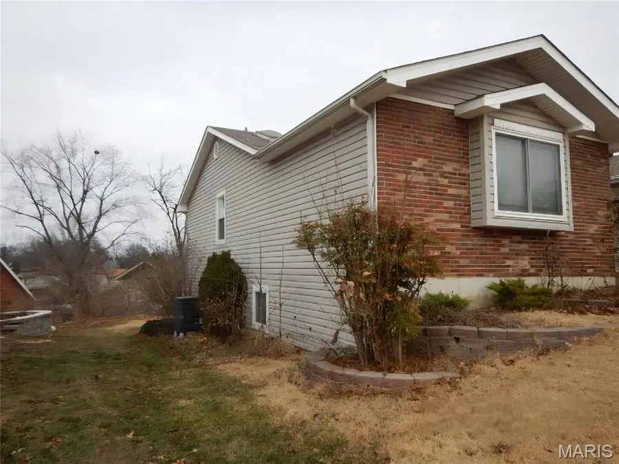 2 Charleroi Place, Lake Saint Louis, MO 63367 - Image #3