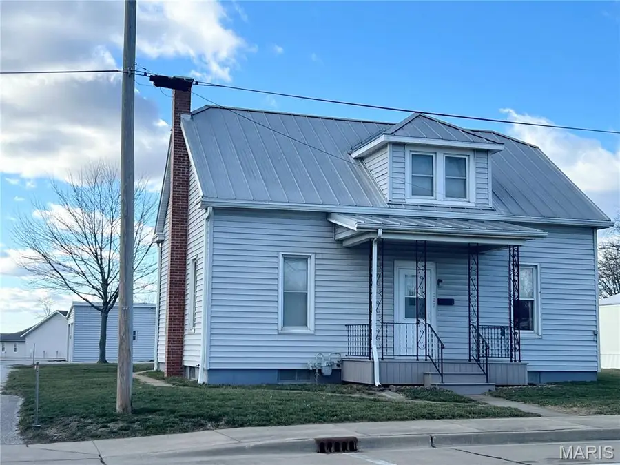 227 N Moore Street, Waterloo, IL 62298 - Image #2