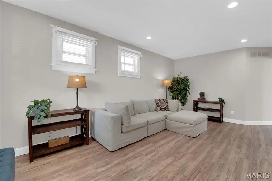 5717 Lansdowne Avenue, Saint Louis, MO 63109 - #2