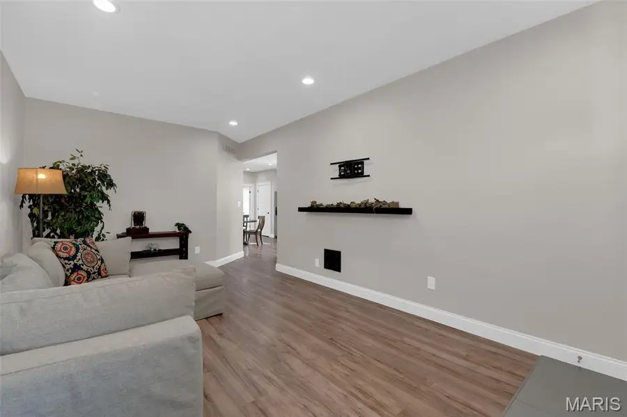 5717 Lansdowne Avenue, Saint Louis, MO 63109 - #3