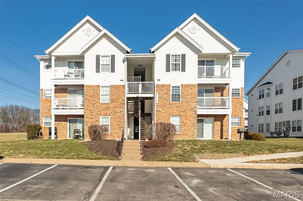 1217 Woodland Point Drive, Saint Louis, MO 63146 - Image #1