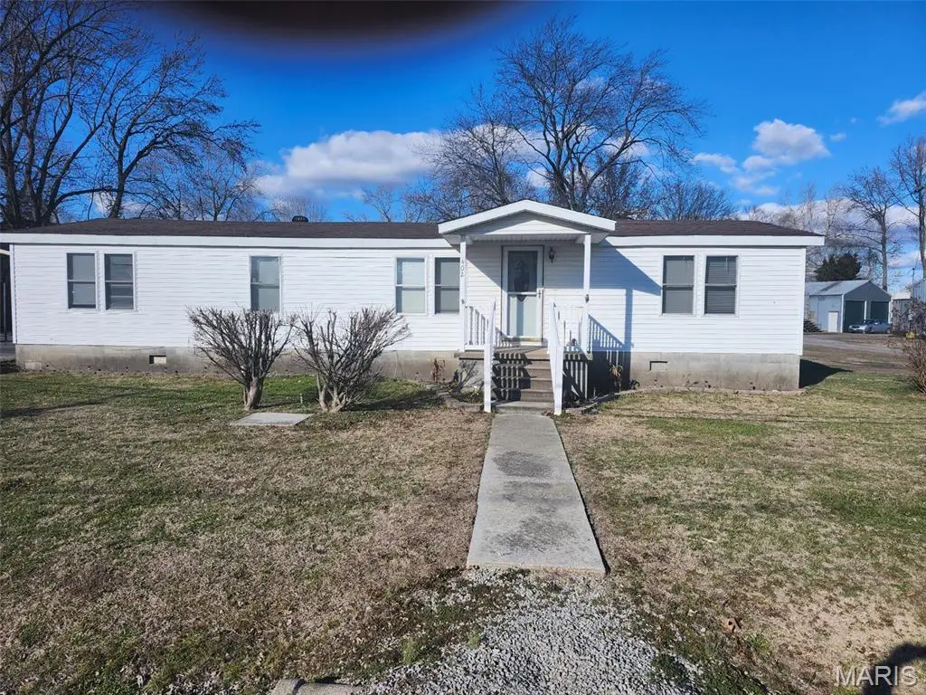 402 Pine, Willisville, IL 62997 - Image #1