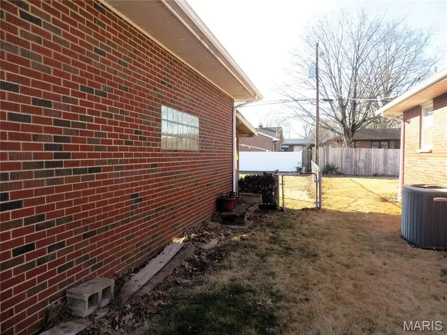 722 Berry Road, Wood River, IL 62095 - Image #2