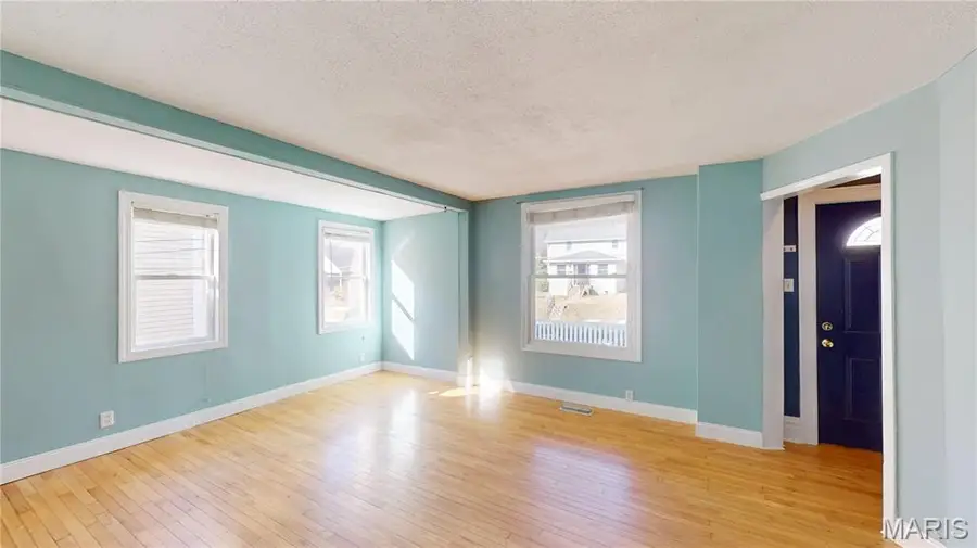 3316 Commonwealth Avenue, Saint Louis, MO 63143 - #3