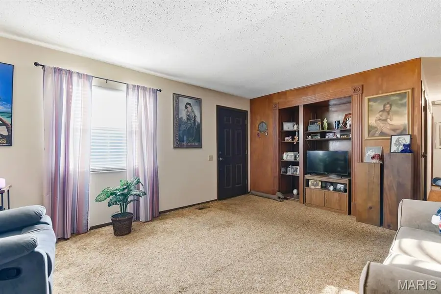 12123 Wesland Drive, Maryland Heights, MO 63043 - Image #3