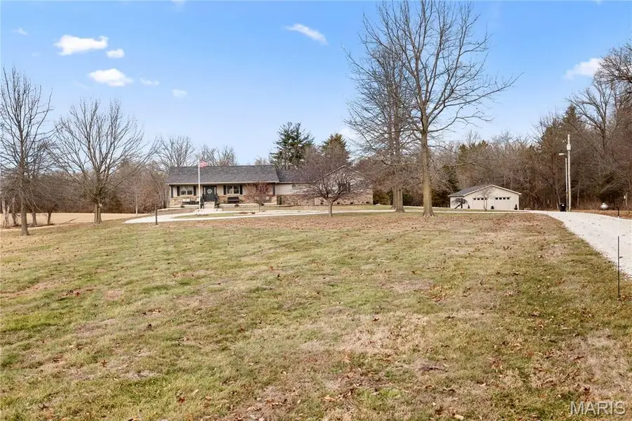 12199 Niemeyer Trail, Butler, IL 62015 - Image #2