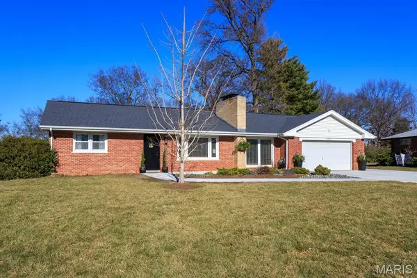 12415 Matthews Lane, St Louis, MO 63127