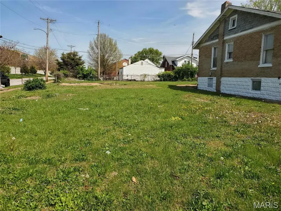 7923 W Bruno Avenue, Saint Louis, MO 63117 - Image #2